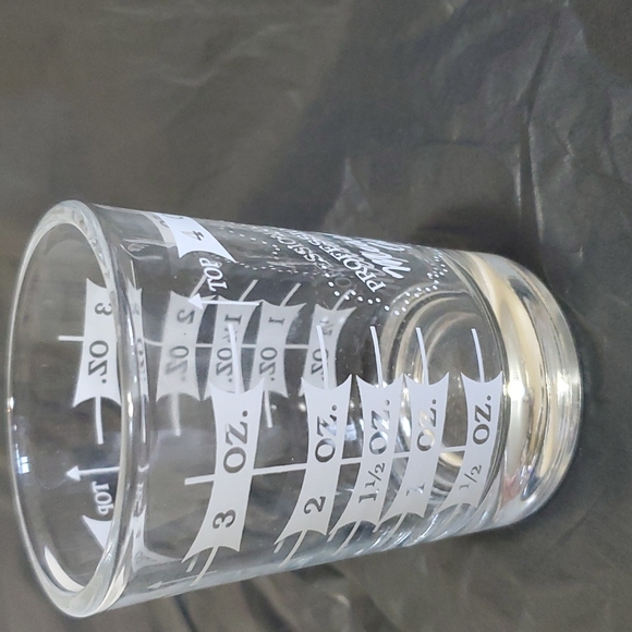 Measuring Shot Glass 4 oz - Picture 5 of 8